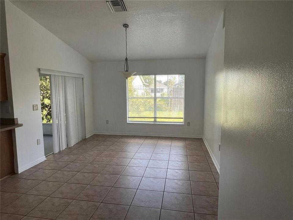For Rent: $1,800 (3 beds, 2 baths, 1475 Square Feet)