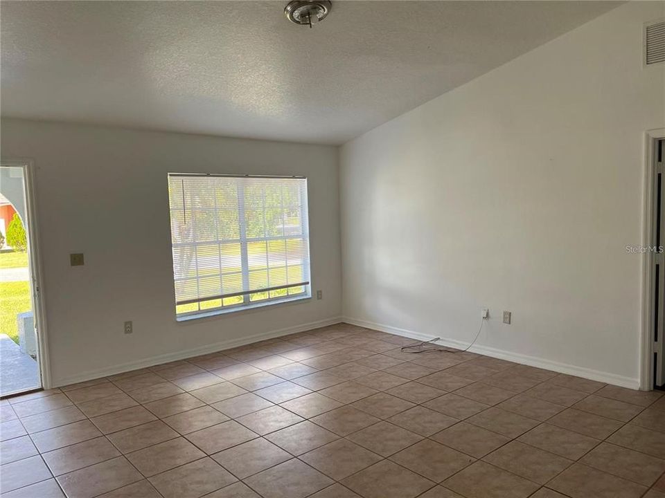 For Rent: $1,800 (3 beds, 2 baths, 1475 Square Feet)