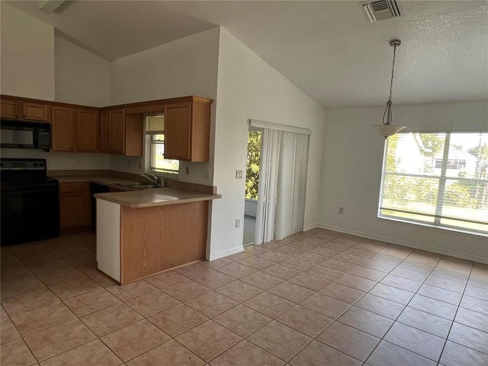 For Rent: $1,800 (3 beds, 2 baths, 1475 Square Feet)