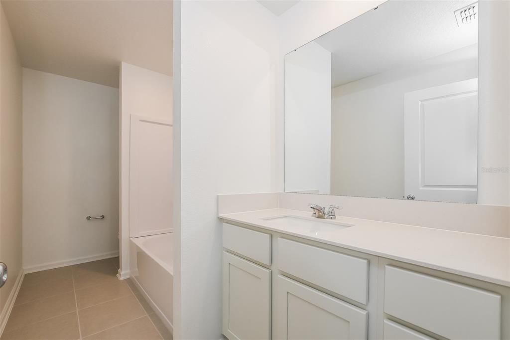 出租: $2,350 (6 贝兹, 2 浴室, 2463 平方英尺)