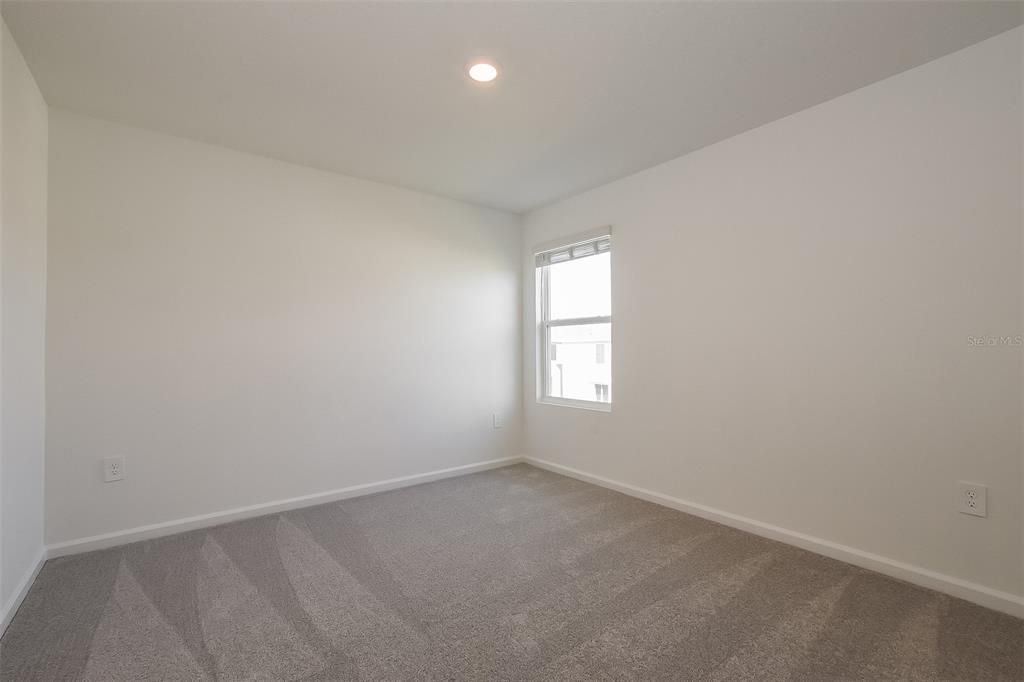 出租: $2,350 (6 贝兹, 2 浴室, 2463 平方英尺)