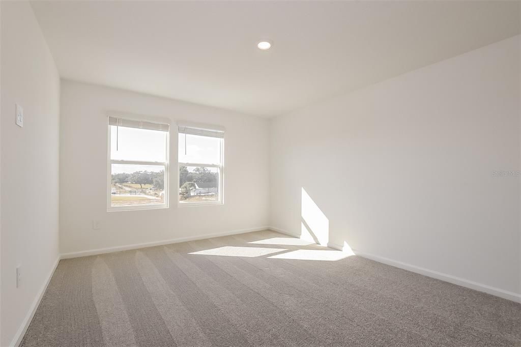 出租: $2,350 (6 贝兹, 2 浴室, 2463 平方英尺)