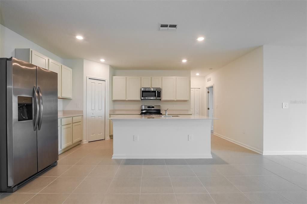 出租: $2,350 (6 贝兹, 2 浴室, 2463 平方英尺)