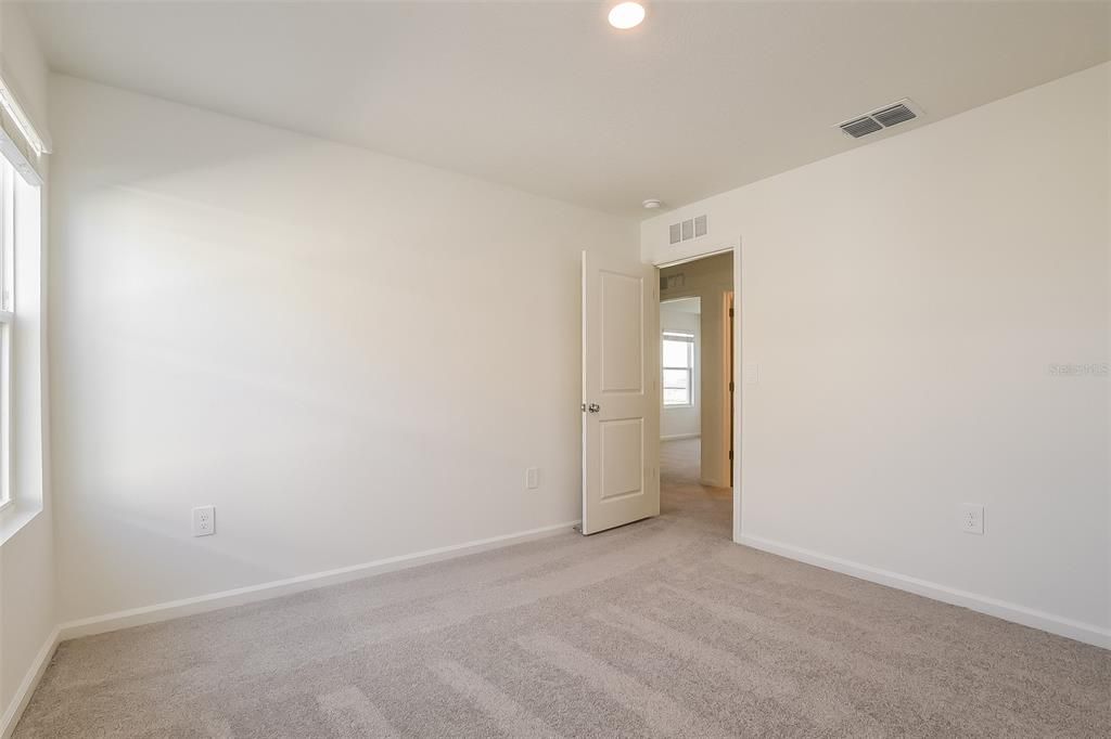 出租: $2,350 (6 贝兹, 2 浴室, 2463 平方英尺)