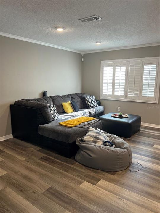 For Sale: $339,000 (3 beds, 2 baths, 1251 Square Feet)