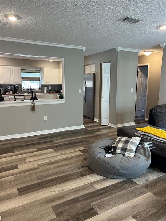 For Sale: $339,000 (3 beds, 2 baths, 1251 Square Feet)