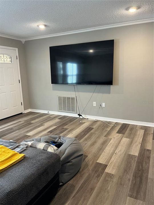 For Sale: $339,000 (3 beds, 2 baths, 1251 Square Feet)