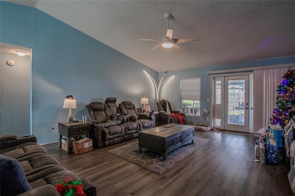 For Sale: $328,000 (3 beds, 2 baths, 1296 Square Feet)