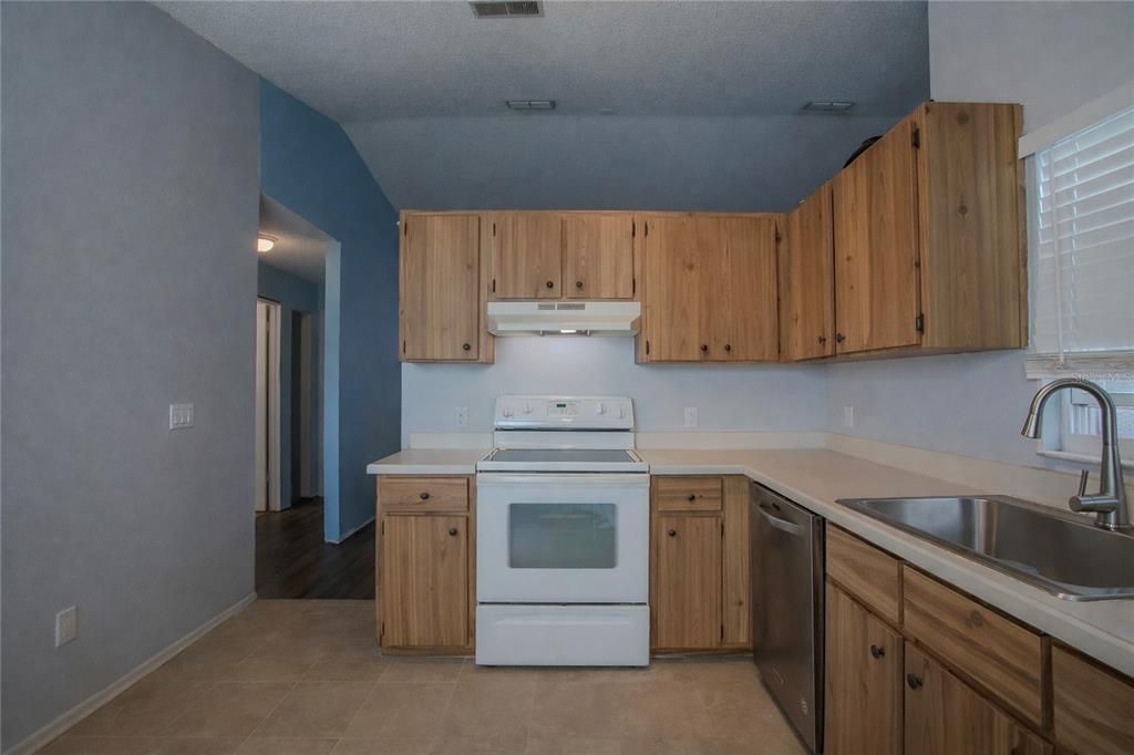 For Sale: $328,000 (3 beds, 2 baths, 1296 Square Feet)