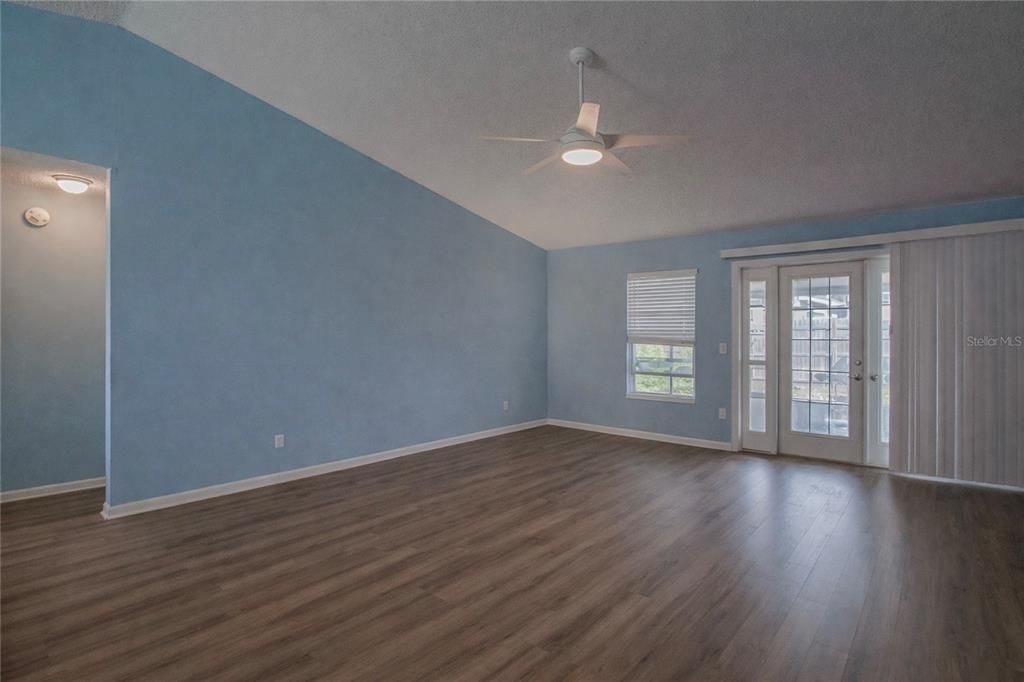 For Sale: $328,000 (3 beds, 2 baths, 1296 Square Feet)