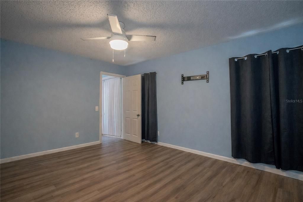 For Sale: $328,000 (3 beds, 2 baths, 1296 Square Feet)