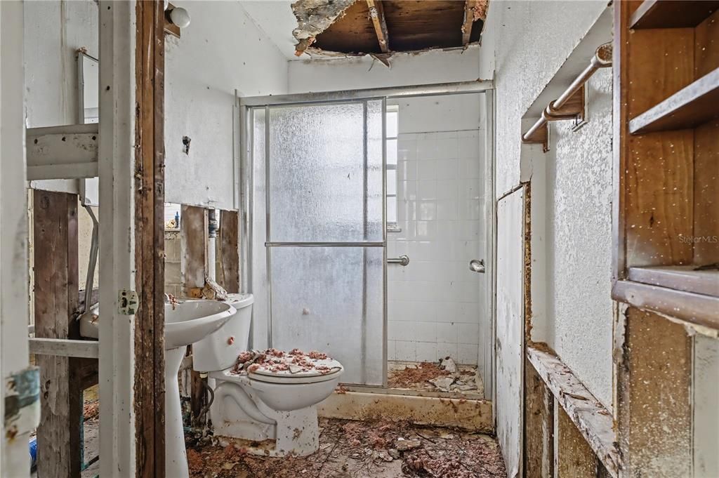 For Sale: $99,000 (2 beds, 1 baths, 648 Square Feet)