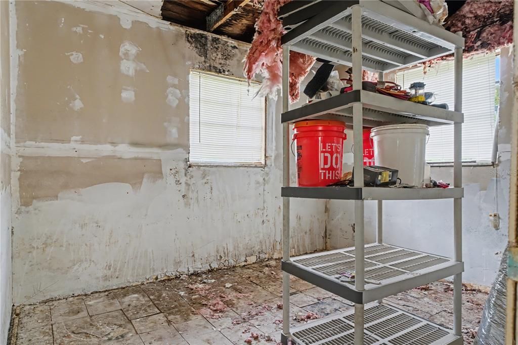 For Sale: $99,000 (2 beds, 1 baths, 648 Square Feet)