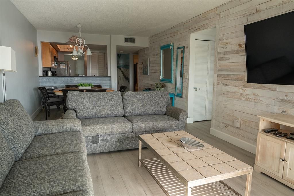 待售: $829,000 (2 贝兹, 2 浴室, 1140 平方英尺)