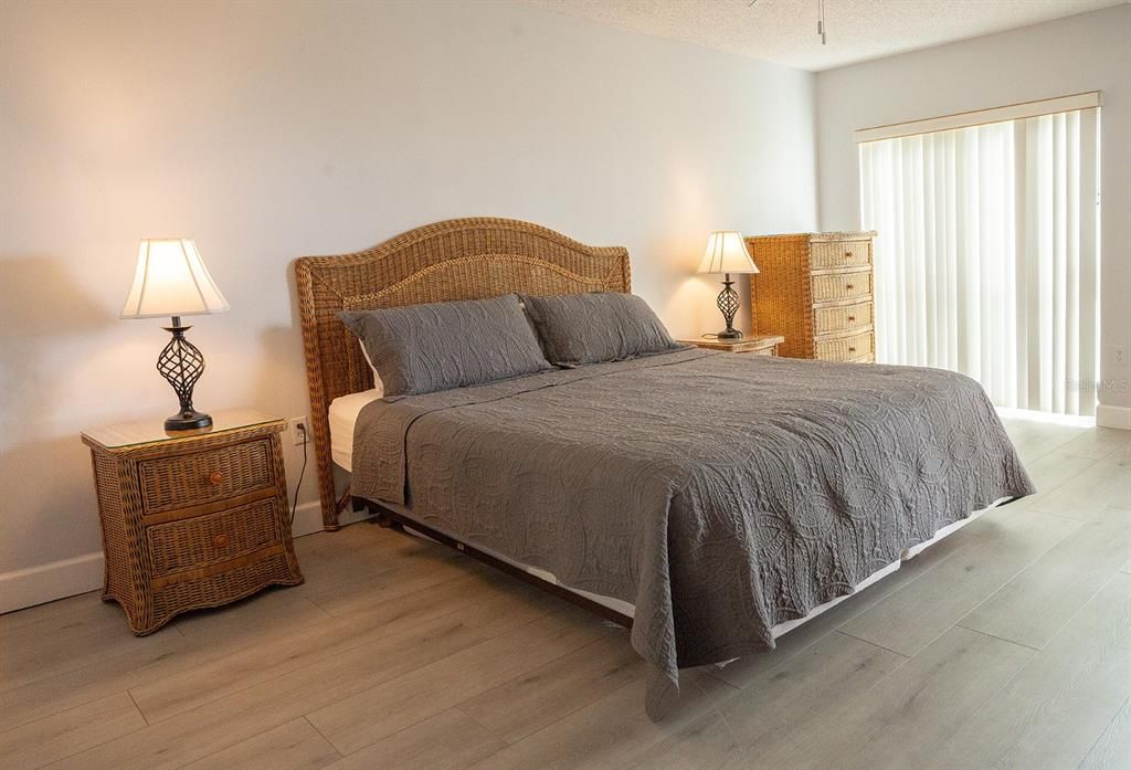 待售: $829,000 (2 贝兹, 2 浴室, 1140 平方英尺)