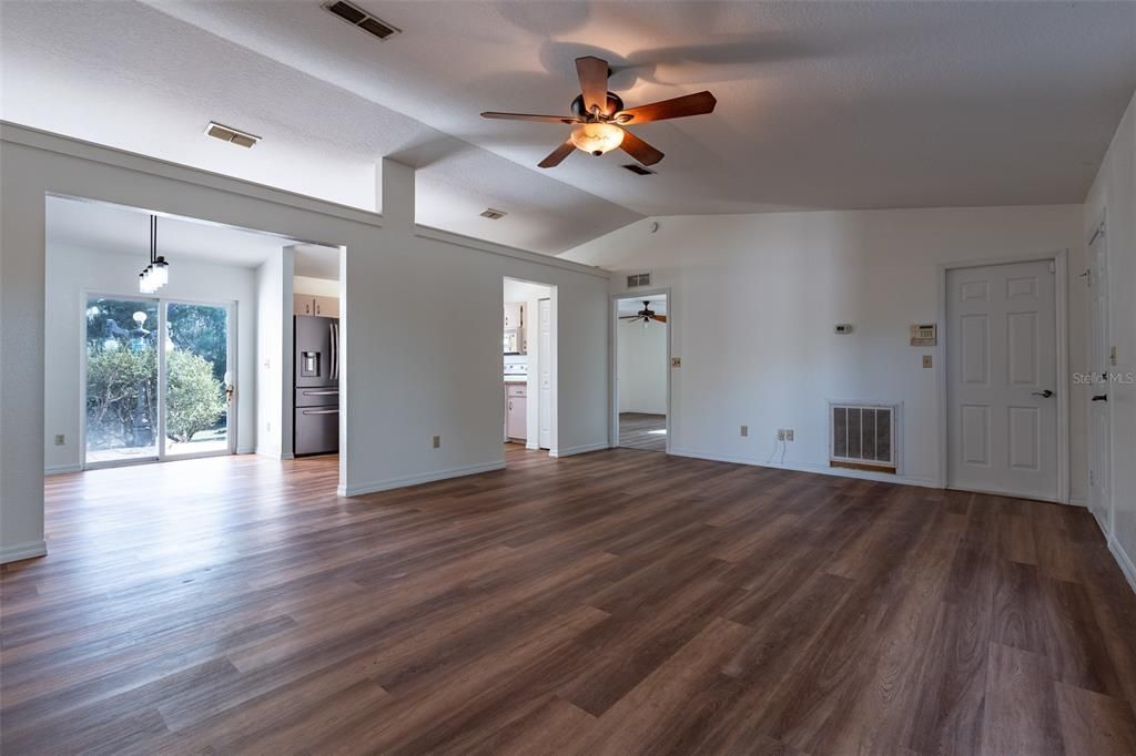 For Sale: $269,000 (4 beds, 3 baths, 1676 Square Feet)