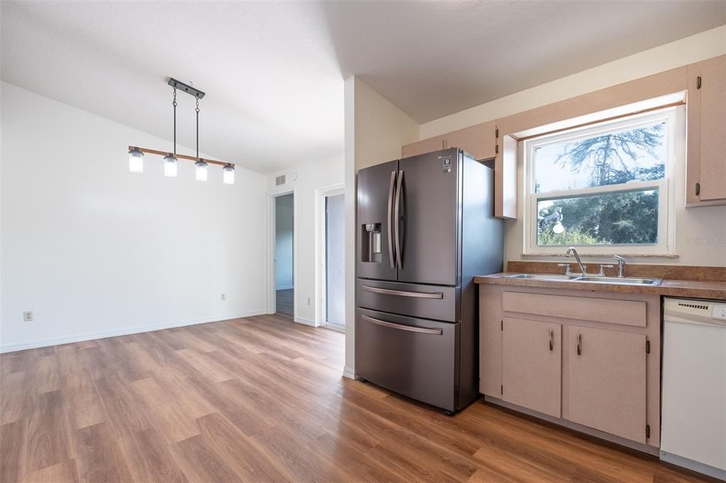 For Sale: $269,000 (4 beds, 3 baths, 1676 Square Feet)