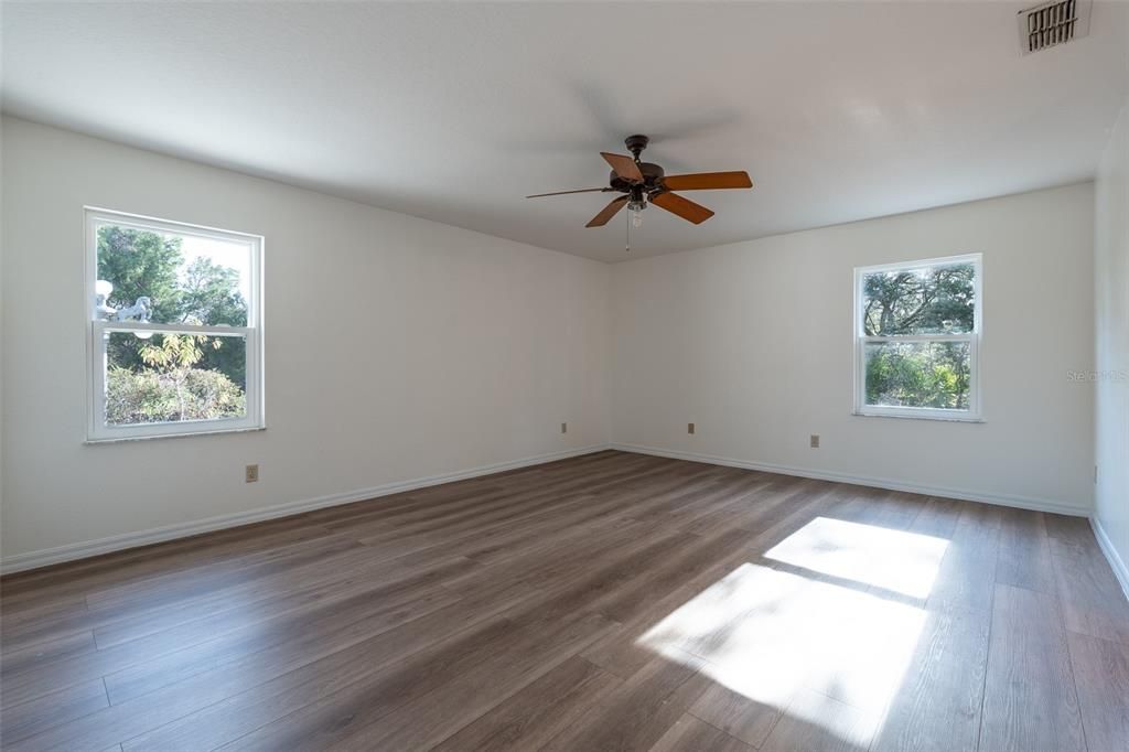 For Sale: $269,000 (4 beds, 3 baths, 1676 Square Feet)