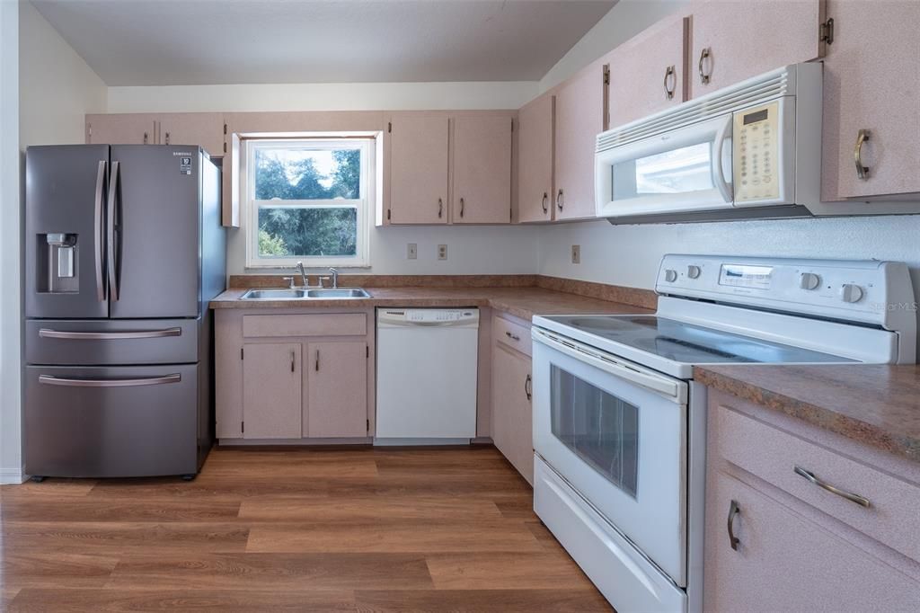 For Sale: $269,000 (4 beds, 3 baths, 1676 Square Feet)