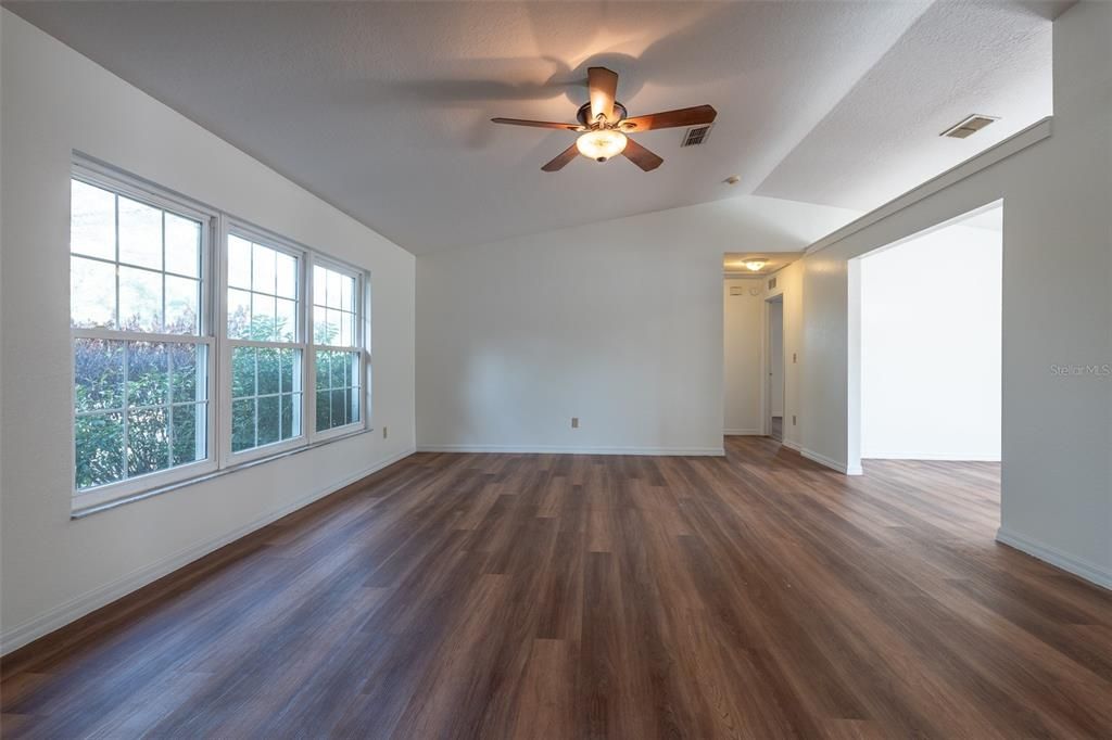 For Sale: $269,000 (4 beds, 3 baths, 1676 Square Feet)