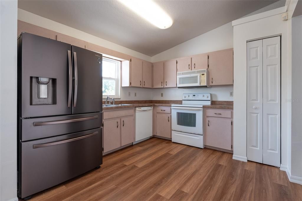 For Sale: $269,000 (4 beds, 3 baths, 1676 Square Feet)