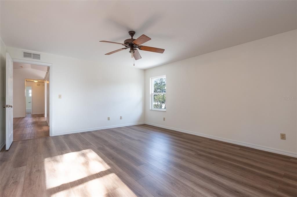 For Sale: $269,000 (4 beds, 3 baths, 1676 Square Feet)