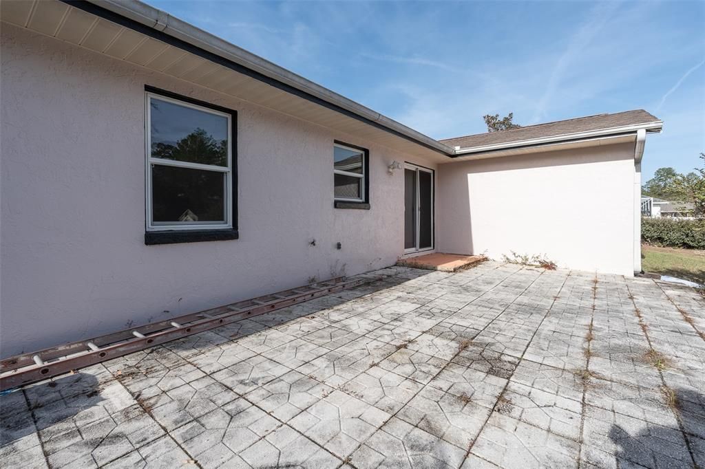 For Sale: $269,000 (4 beds, 3 baths, 1676 Square Feet)