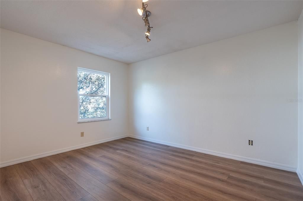 For Sale: $269,000 (4 beds, 3 baths, 1676 Square Feet)