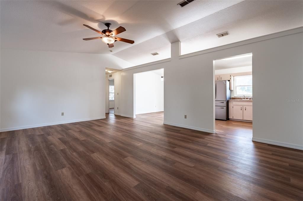 For Sale: $269,000 (4 beds, 3 baths, 1676 Square Feet)