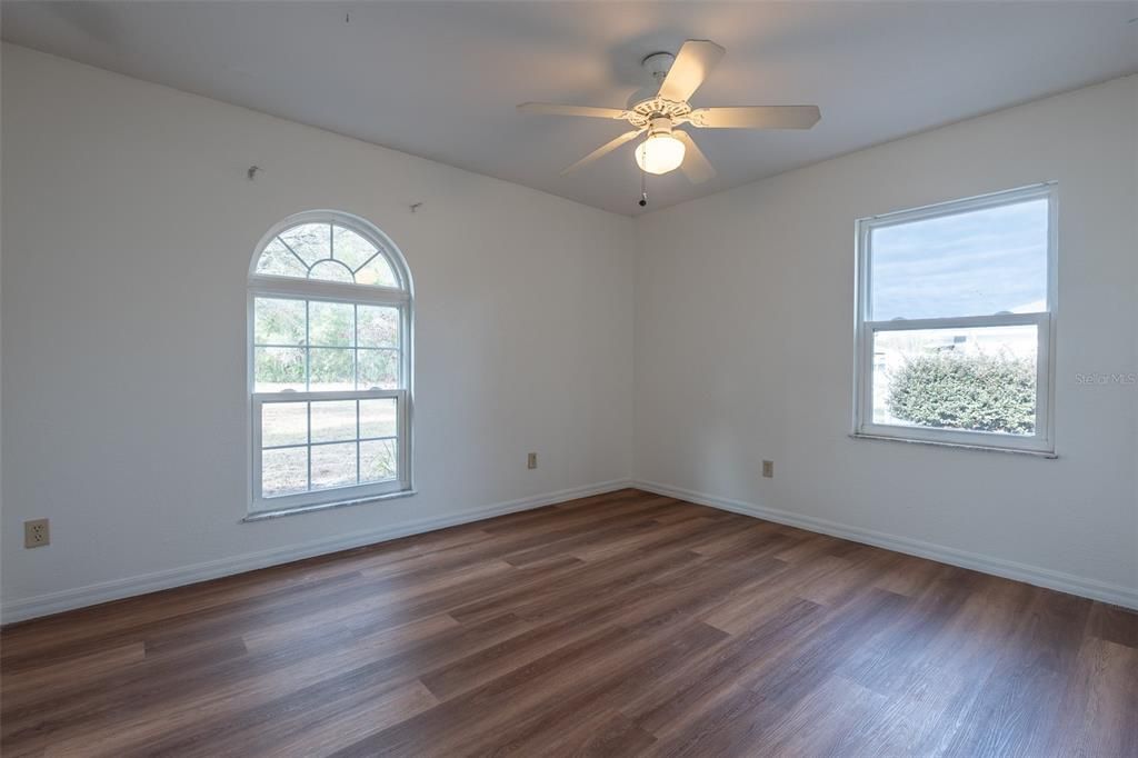 For Sale: $269,000 (4 beds, 3 baths, 1676 Square Feet)