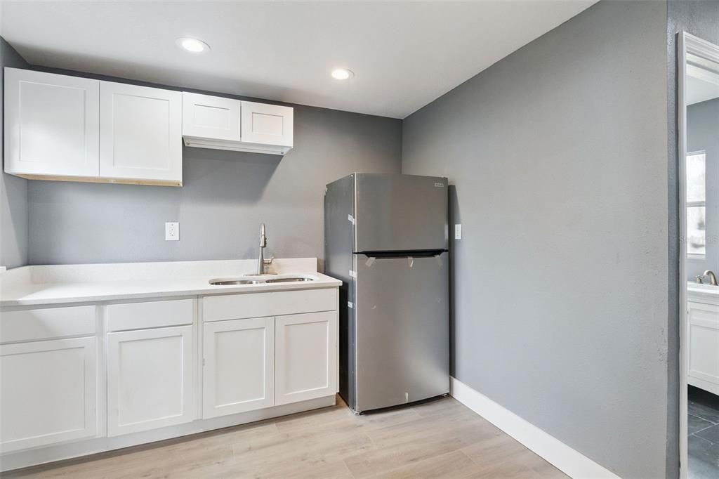 待售: $400,000 (6 贝兹, 4 浴室, 2205 平方英尺)