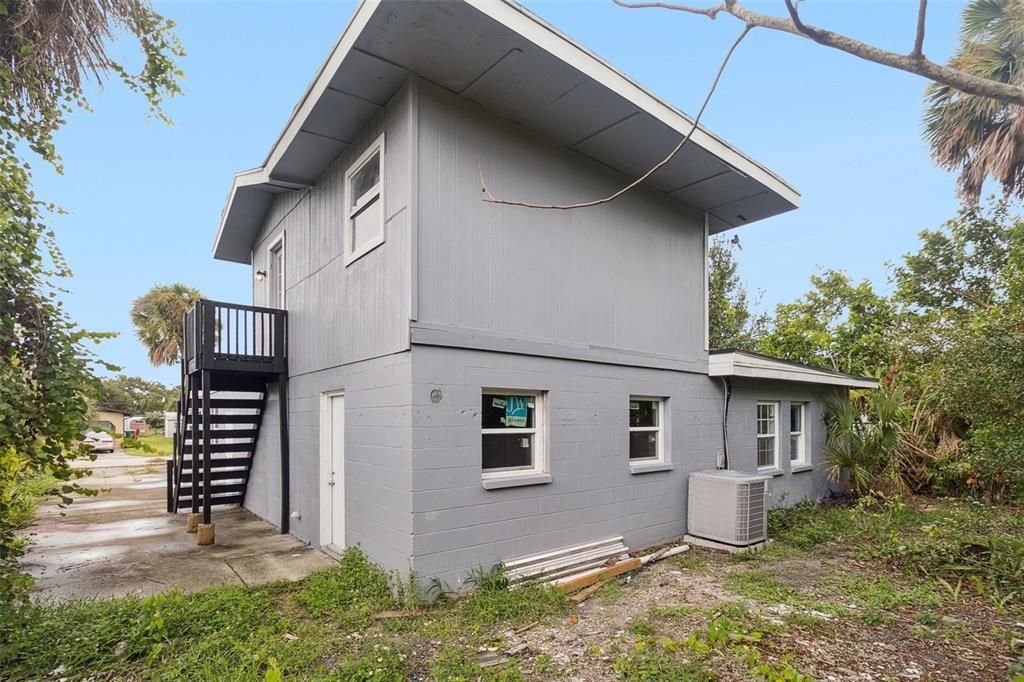 待售: $400,000 (6 贝兹, 4 浴室, 2205 平方英尺)