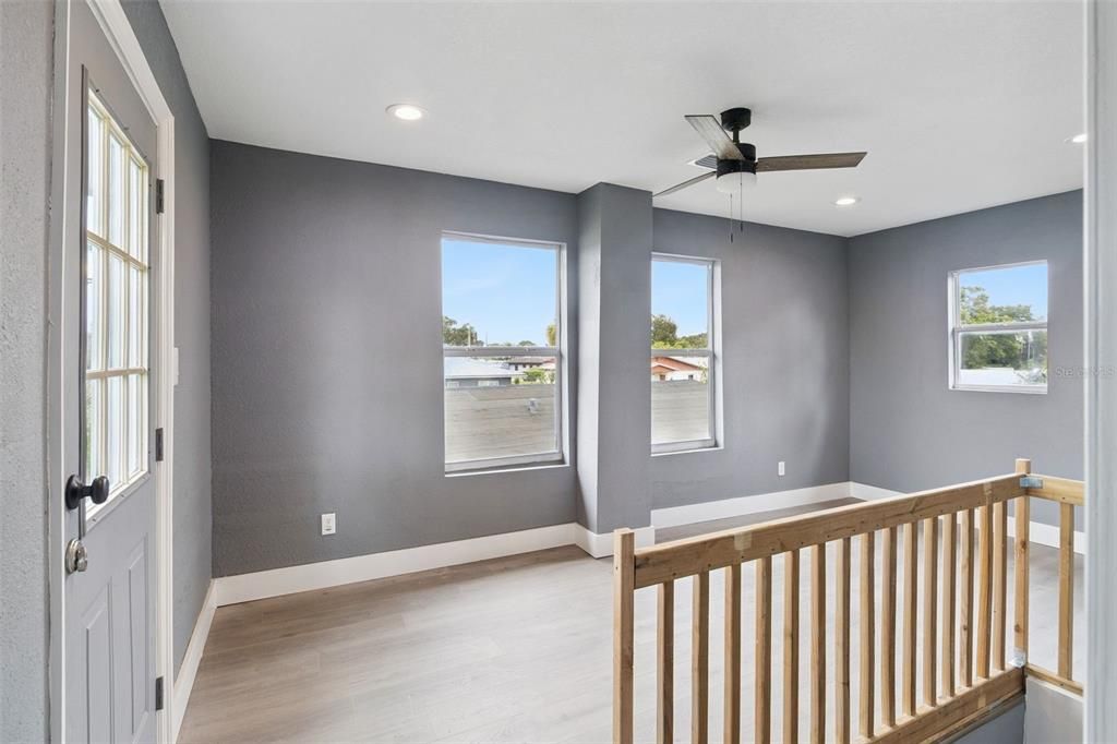 待售: $400,000 (6 贝兹, 4 浴室, 2205 平方英尺)