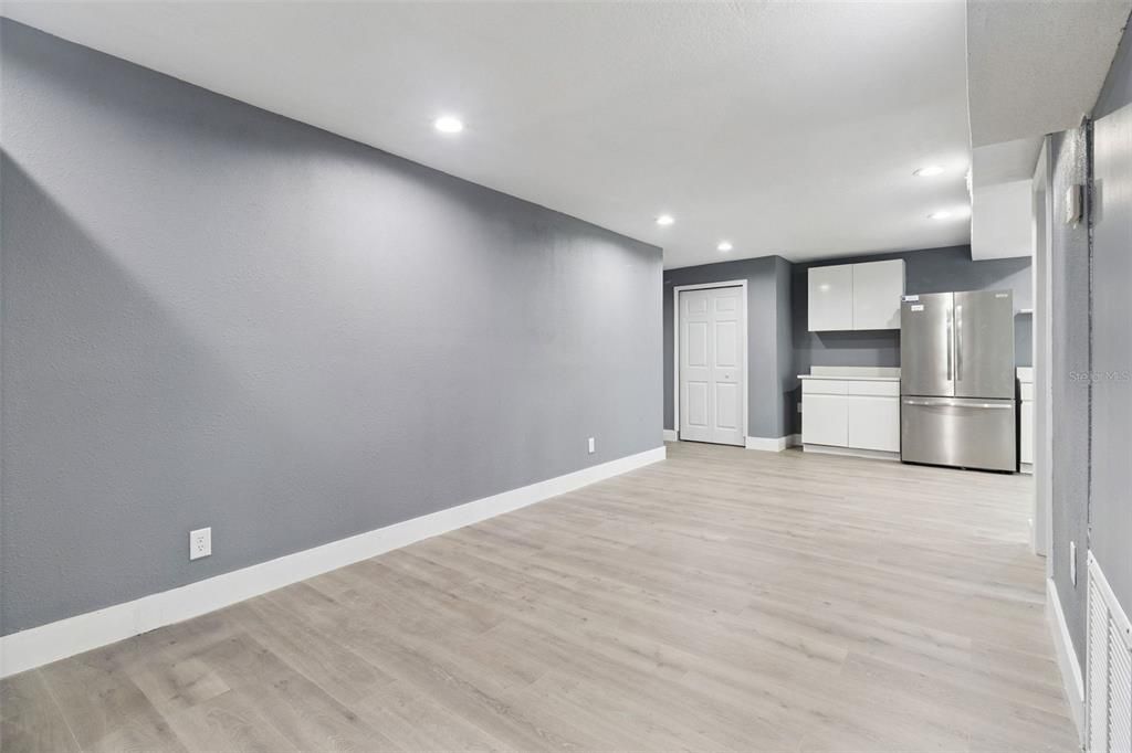 待售: $400,000 (6 贝兹, 4 浴室, 2205 平方英尺)