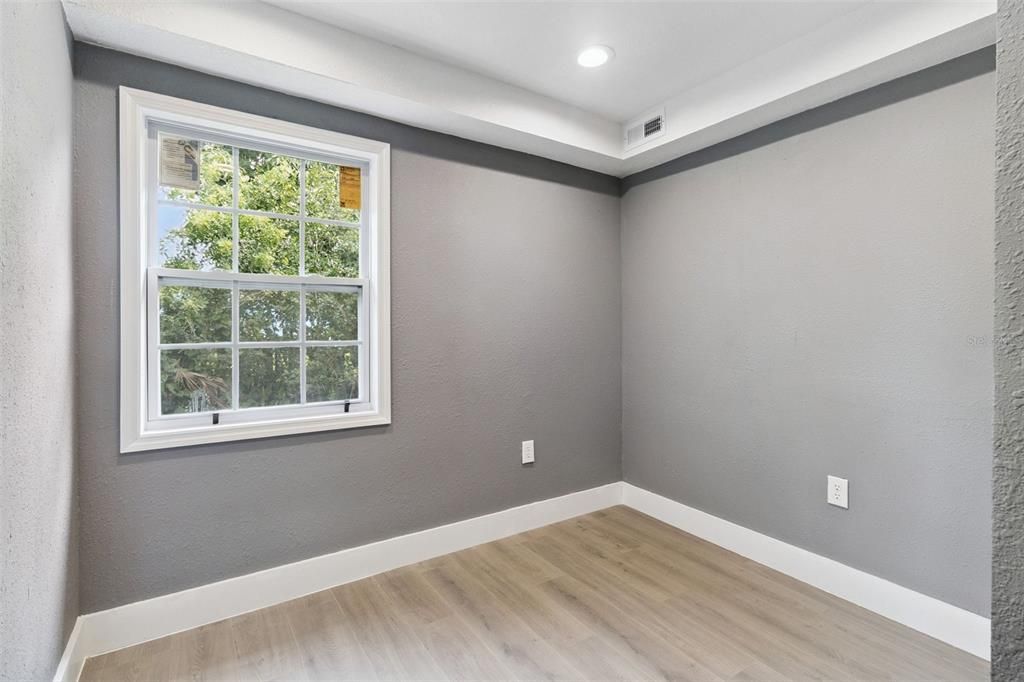 待售: $400,000 (6 贝兹, 4 浴室, 2205 平方英尺)