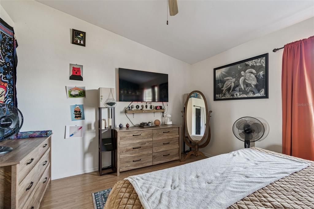 For Sale: $175,000 (2 beds, 2 baths, 1018 Square Feet)