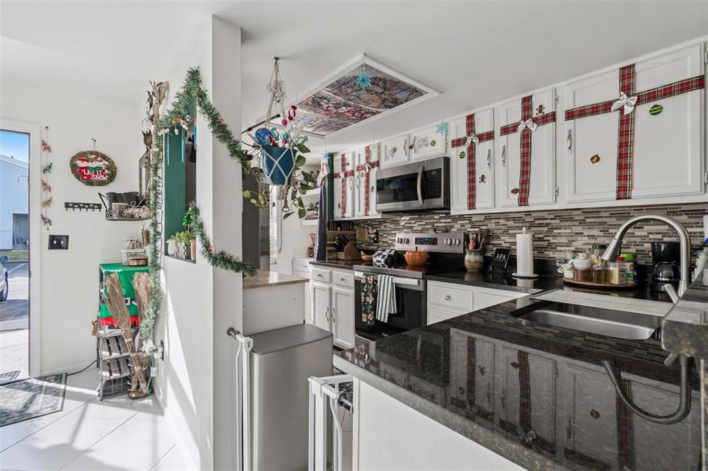 For Sale: $175,000 (2 beds, 2 baths, 1018 Square Feet)