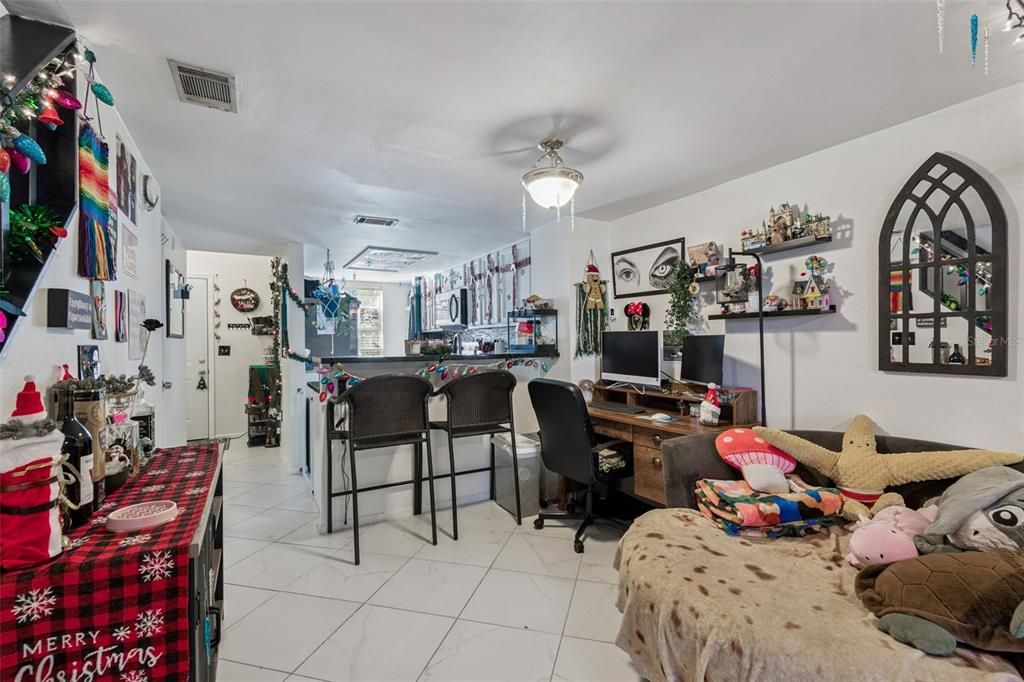 For Sale: $175,000 (2 beds, 2 baths, 1018 Square Feet)