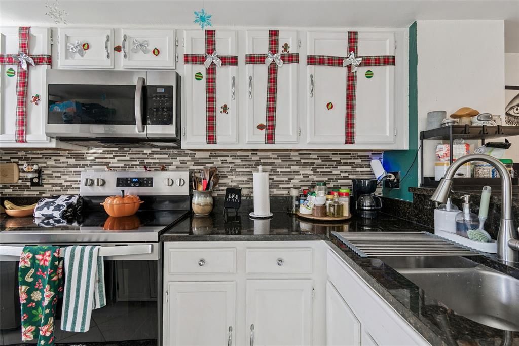 For Sale: $175,000 (2 beds, 2 baths, 1018 Square Feet)