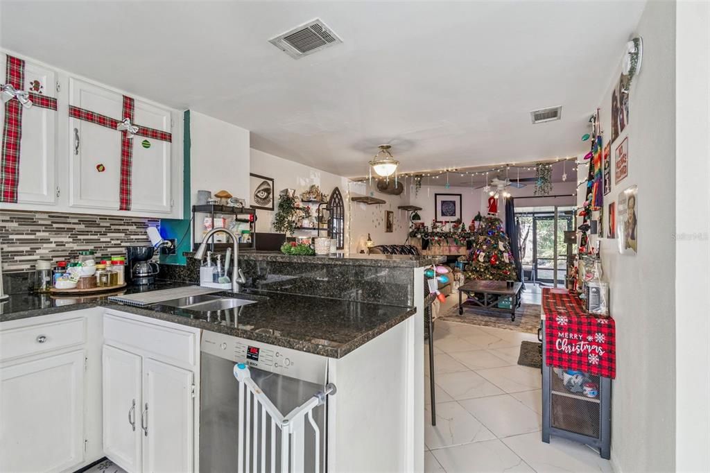 For Sale: $175,000 (2 beds, 2 baths, 1018 Square Feet)