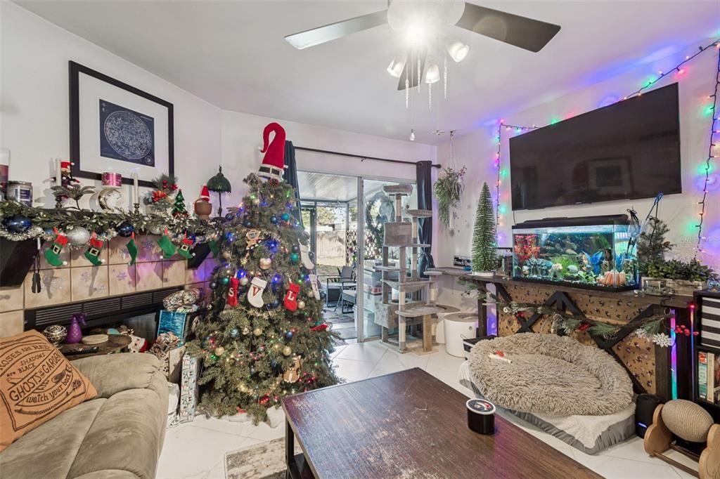 For Sale: $175,000 (2 beds, 2 baths, 1018 Square Feet)