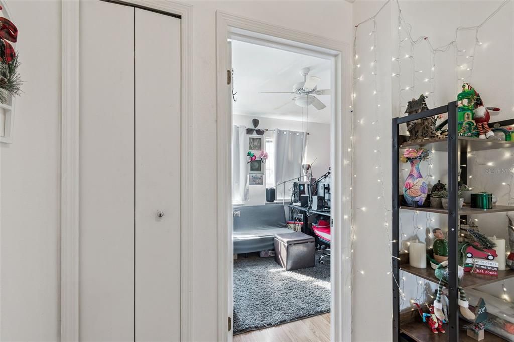 For Sale: $175,000 (2 beds, 2 baths, 1018 Square Feet)