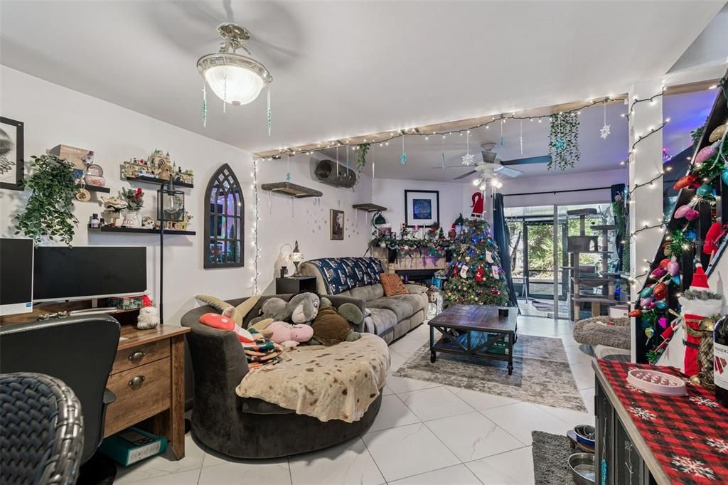 For Sale: $175,000 (2 beds, 2 baths, 1018 Square Feet)