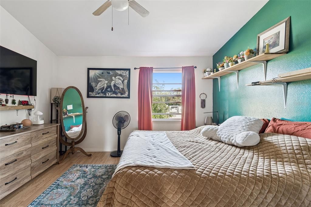 For Sale: $175,000 (2 beds, 2 baths, 1018 Square Feet)