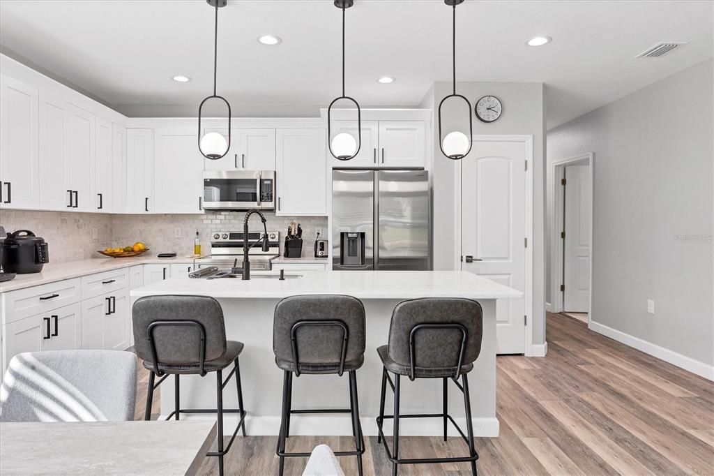 На продажу: $570,000 (6 спален, 0 ванн, 2612 Квадратных фут)