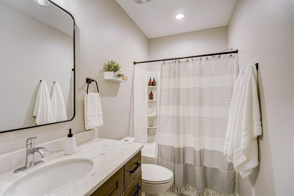 На продажу: $570,000 (6 спален, 0 ванн, 2612 Квадратных фут)