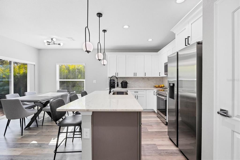 На продажу: $570,000 (6 спален, 0 ванн, 2612 Квадратных фут)