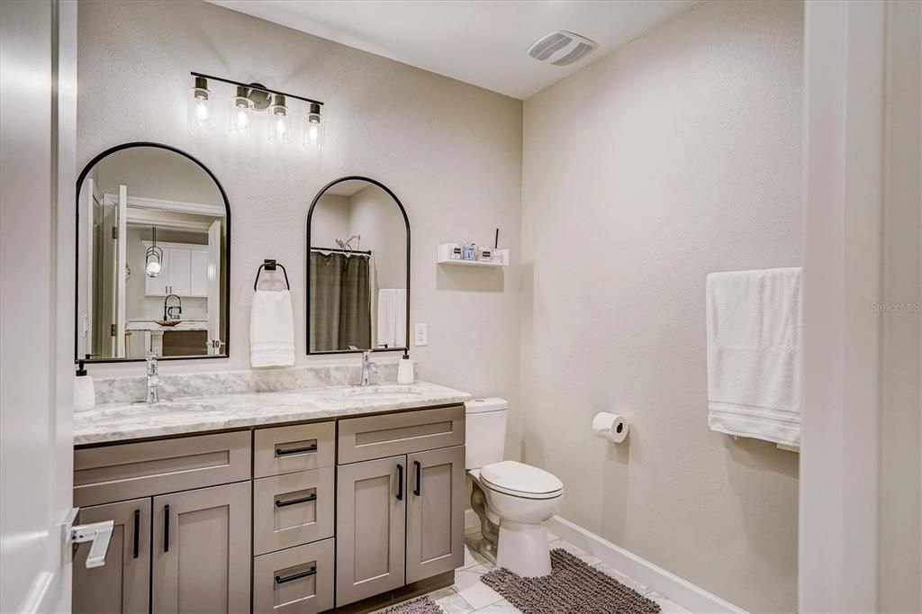 На продажу: $570,000 (6 спален, 0 ванн, 2612 Квадратных фут)