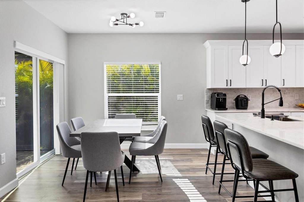 На продажу: $570,000 (6 спален, 0 ванн, 2612 Квадратных фут)