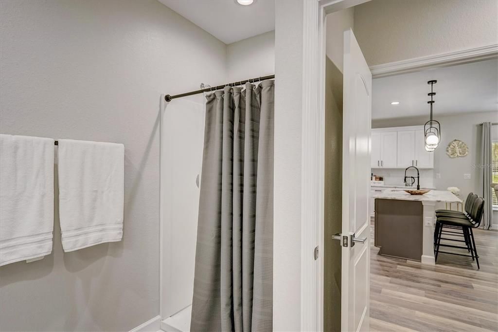 На продажу: $570,000 (6 спален, 0 ванн, 2612 Квадратных фут)